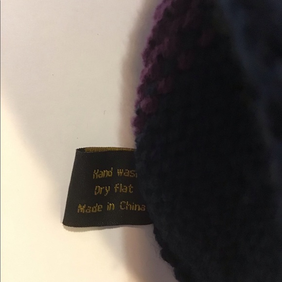 Stocking hat with ear coverings, has tassels too - Picture 8 of 8